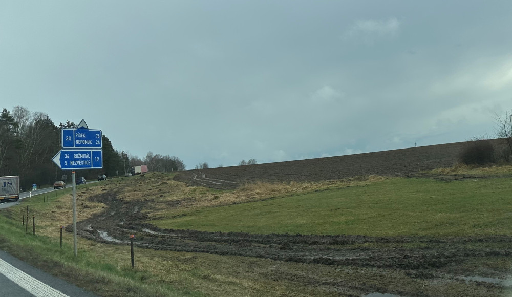 ŘSD chystá úpravu a rozšíření jedné z nejnebezpečnějších křižovatek v Plzeňském kraji. Už se kácely stromy