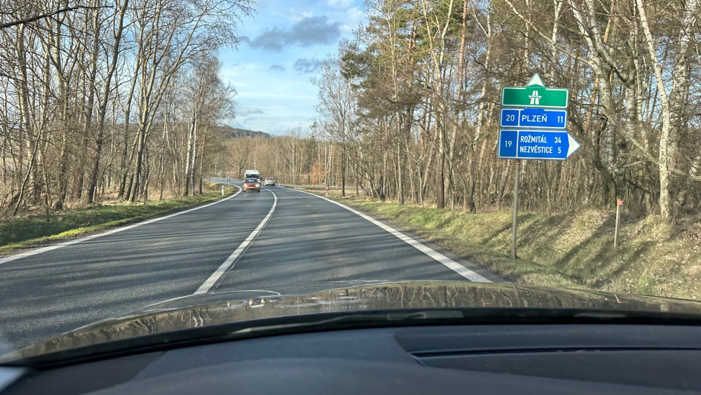 ŘSD chystá úpravu a rozšíření jedné z nejnebezpečnějších křižovatek v Plzeňském kraji. Už se kácely stromy