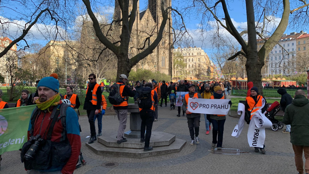VIDEO: Aktivisté už poosmé blokují provoz v Praze. Stále usilují o zavedení třicítky v Praze