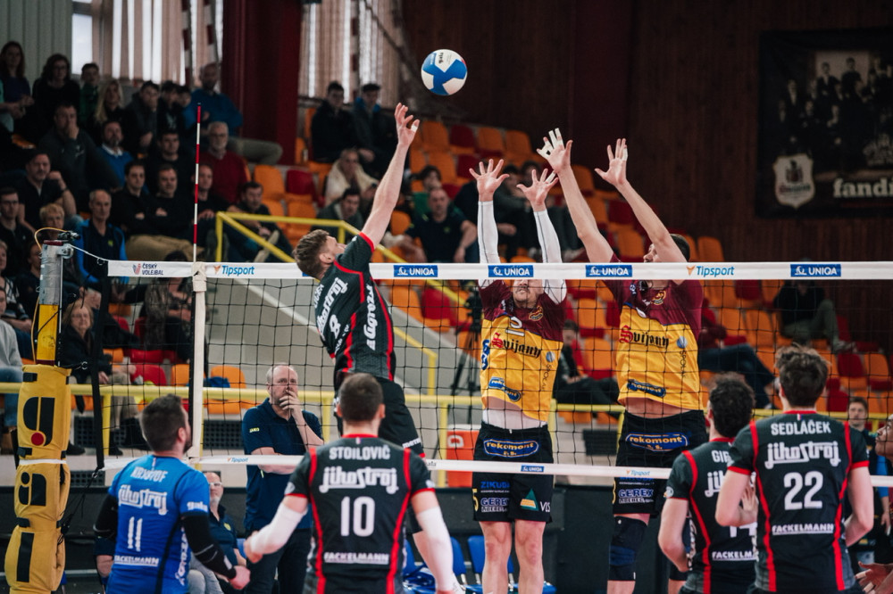 dan.kubat14@gmail.com +420774407608