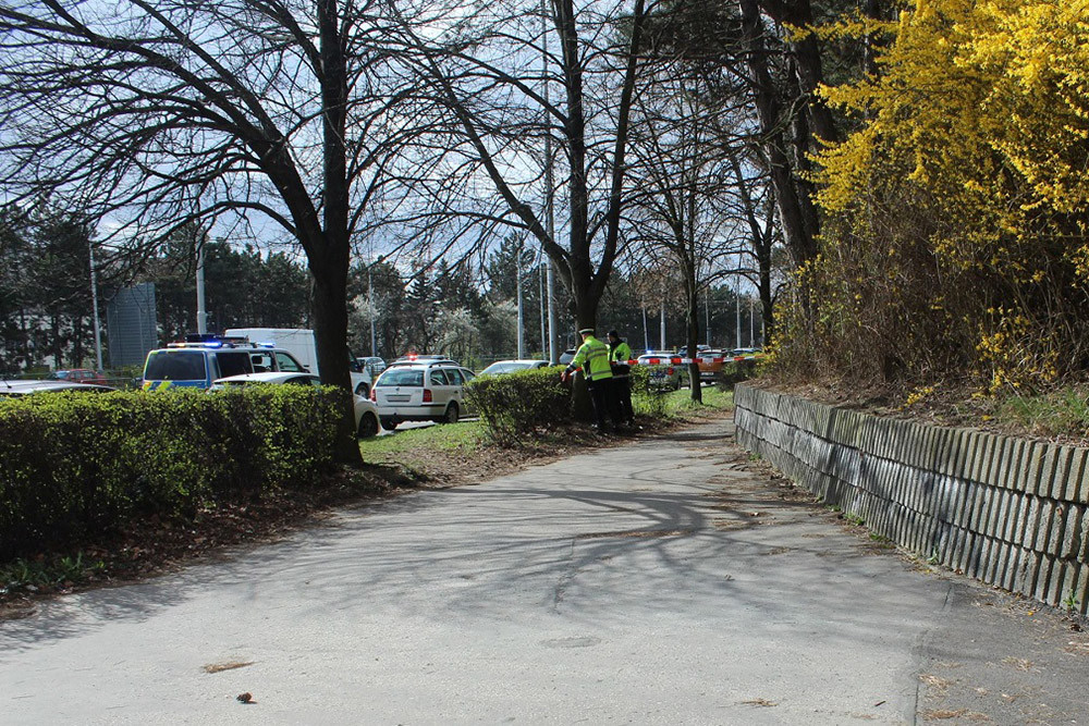 Tragická nehoda na olomouckém chodníku: policie žádá o pomoc svědky