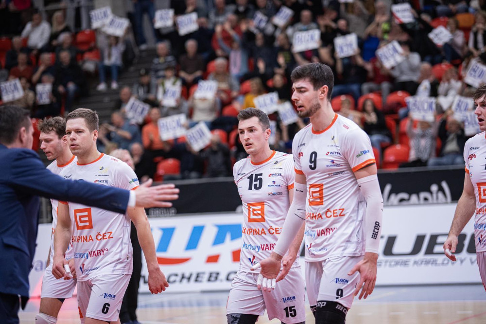 Karlovarští volejbalisté jsou na hraně vyřazení. Pražským podlehli i podruhé 