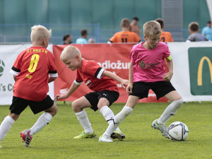 Fotbalový turnaj pro české školy hlásí rekordní zájem a nově zapojuje i malotřídní školy