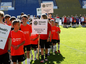 Fotbalový turnaj pro české školy hlásí rekordní zájem a nově zapojuje i malotřídní školy.
