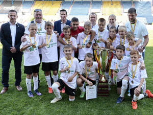 Fotbalový turnaj pro české školy hlásí rekordní zájem a nově zapojuje i malotřídní školy.