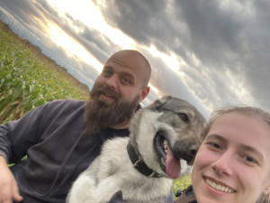 Covid Elišku upoutal na vozík a připravil i o sluch. Nechci se vzdát, říká šestadvacetiletá zdravotní sestřička