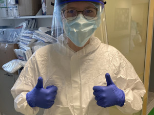 Covid Elišku upoutal na vozík a připravil i o sluch. Nechci se vzdát, říká šestadvacetiletá zdravotní sestřička