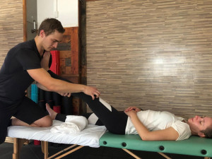 Covid Elišku upoutal na vozík a připravil i o sluch. Nechci se vzdát, říká šestadvacetiletá zdravotní sestřička