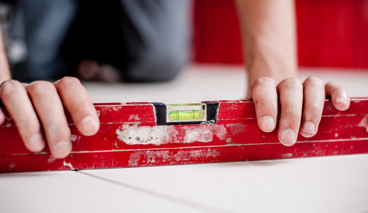 Sociálky na základní škole Dobiášova čeká modernizace. Hledá se zhotovitel