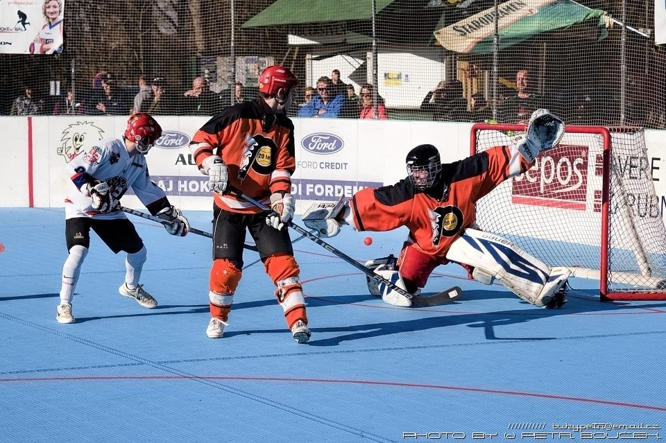 Hokejbalisté SK Jihlava ovládli svoji druholigovou skupinu, Flyers skončili druzí. Oběma celkům nyní začíná play-off