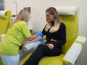 K pravidelným dárcům krevní plasmy patří i fotbalisté Dynama České Budějovice, hokejisté Dukly Jihlava a finalistky České Miss.