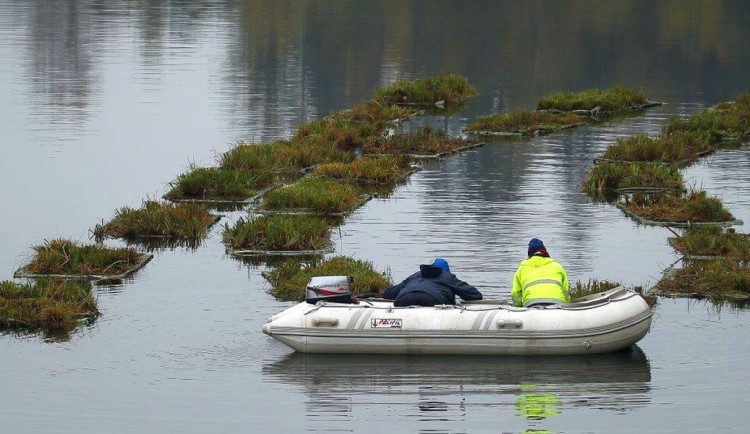 Jabloneckou přehradu ochrání před sinicemi ultrazvuk a zelené ostrovy