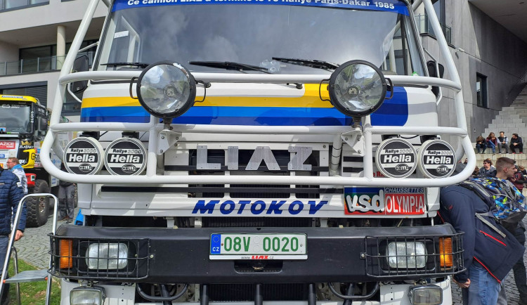 Speciály Rallye Dakar přilákaly desítky lidí. Strojní fakulta slavila výročí