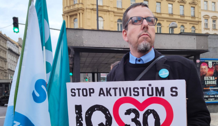 Odsuďte je a řekněte, že jsou to teroristé, píší Svobodní primátorovi kvůli aktivistům