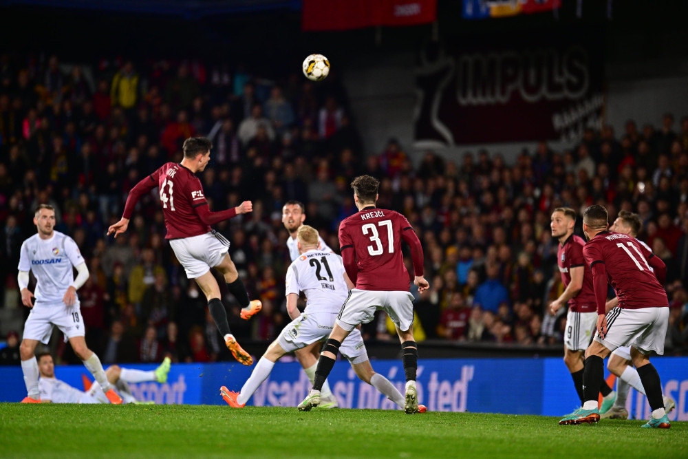 Sparta zvítězila gólem z penalty.
