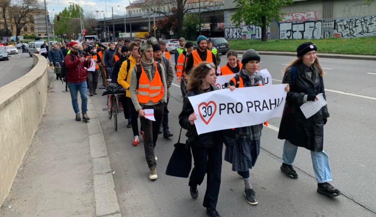 POLITICKÁ KORIDA: Mají mít aktivisté možnost blokovat dopravu v Praze?