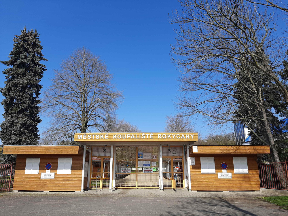 Rokycanské koupaliště se chystá na sezonu, už do něj teče voda z řeky Klabavy