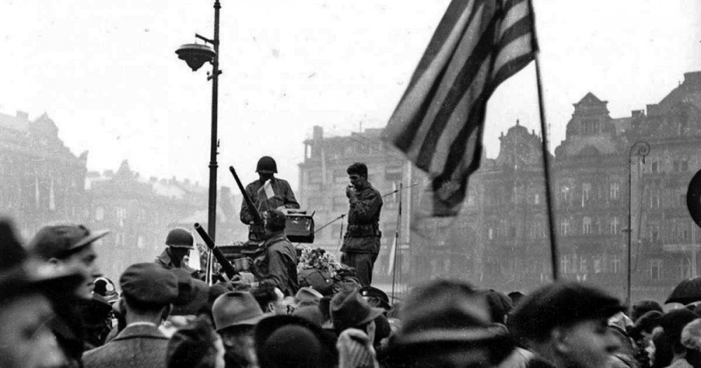 Američané přijeli do Plzně obsazené Němci 6. května 1945 v 8.15 ráno. Vypukly dlouhé pouliční boje a začala likvidace fanatických střelců