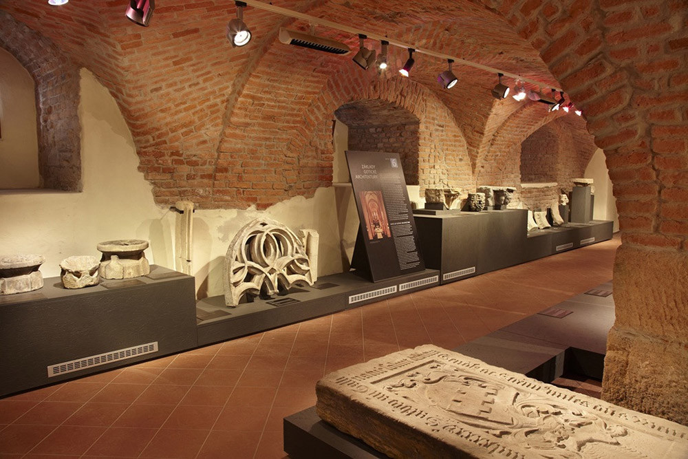 Tajemství minerálů i prastarých artefaktů. Olomoucké muzeum zve na Příběh kamene