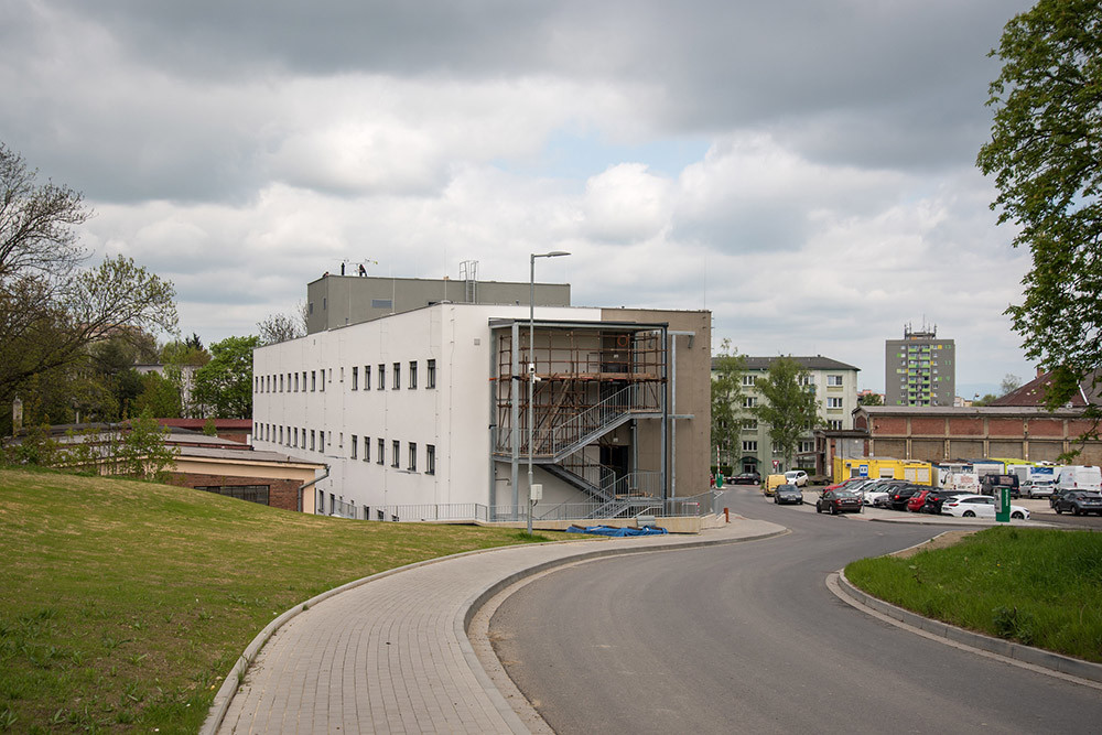 U nového vjezdu do areálu nemocnice se bude otevírat pavilon G