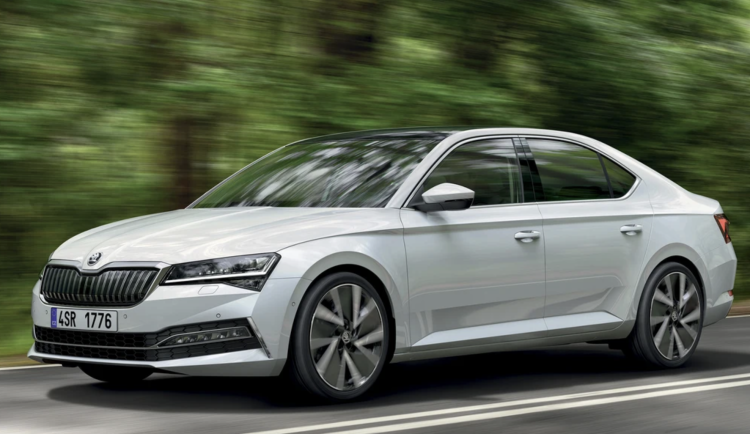 Prodej aut s hybridním pohonem v Česku za čtyři měsíce stoupl o 41,5 procent