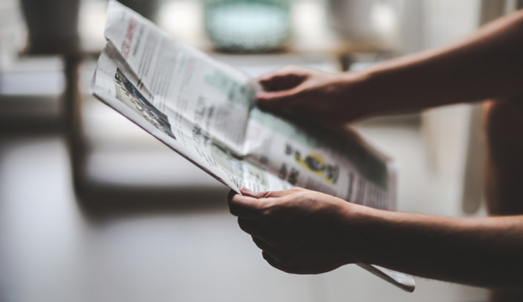 KOMENTÁŘ: Zvýšení DPH na noviny je dalším hřebíčkem do rakve svobodných medií od Fialovy vlády