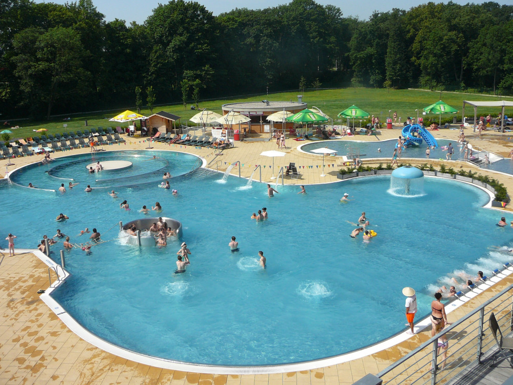 Koupaliště Flošna v Hradci Králové zahájí sezonu o tomto víkendu. V hlavní sezoně si lidé připlatí