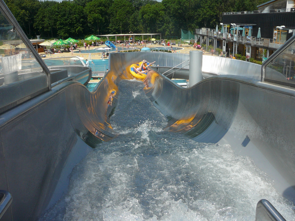 Koupaliště Flošna v Hradci Králové zahájí sezonu o tomto víkendu. V hlavní sezoně si lidé připlatí