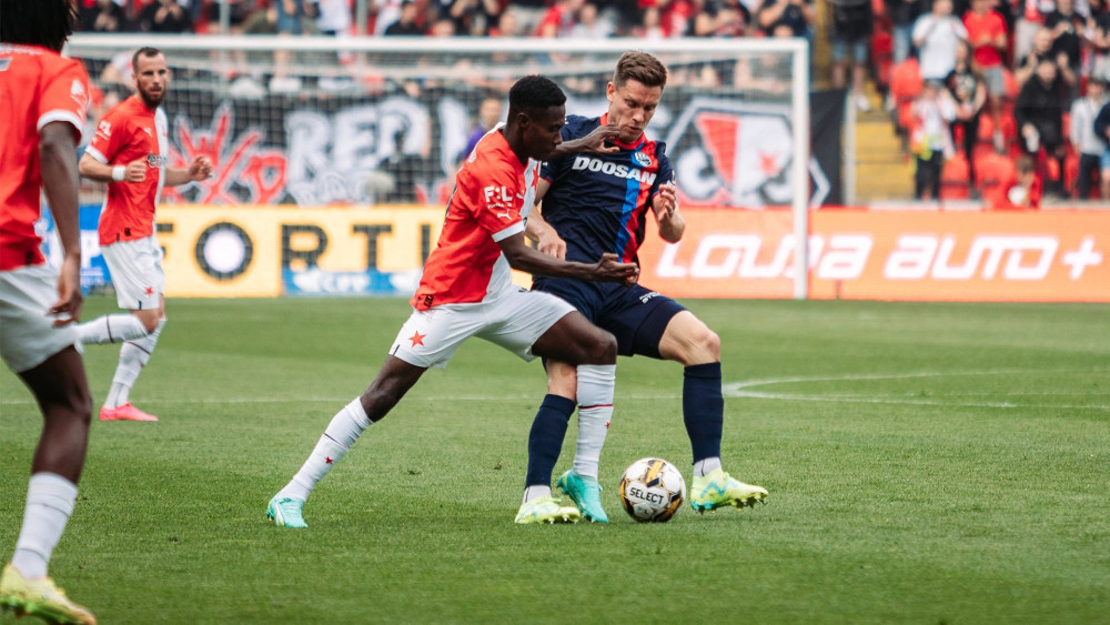 Fotbalisté Slavie porazili na domácím hřišti Plzeň 2:1. Západočeši nevyhráli v nejvyšší soutěži popáté za sebou