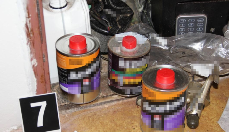 Muž na Karlovarsku prodával pervitin, hrozí mu deset let