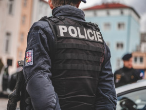 Policie navrhla obžalovat muže, který v Praze ničil kola ukrajinských aut