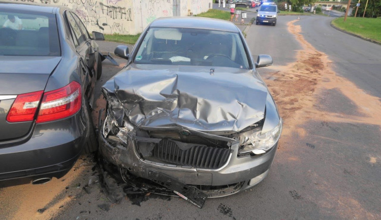 Nezvládl řízení a naboural zaparkovaná auta. Nadýchal skoro čtyři promile