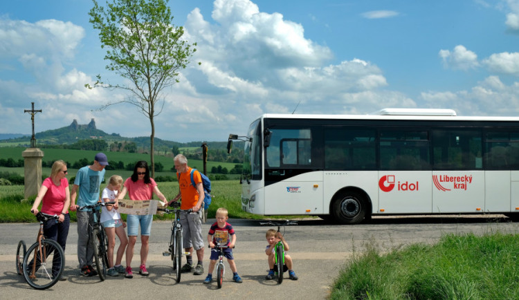 Po regionu začaly jezdit další turistické linky. Můžete až na Zlaté návrší