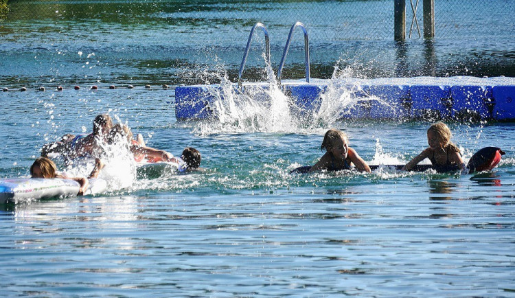 Hygienici začali pravidelně kontrolovat oblíbené vodní plochy ke koupání