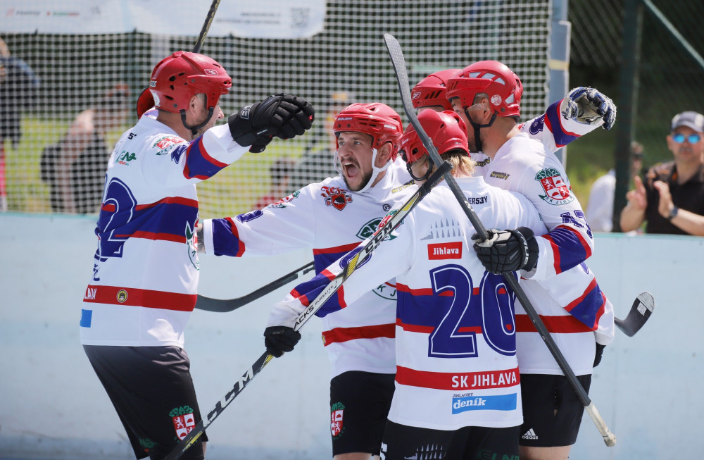 Hokejbalisté SK Jihlava jsou krok od druholigové trofeje, proti Sudoměřicím vyhráli oba finálové duely