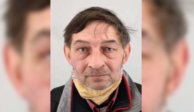 Po prodejci novin u metra se slehla zem. Nikdo o něm už měsíc neslyšel