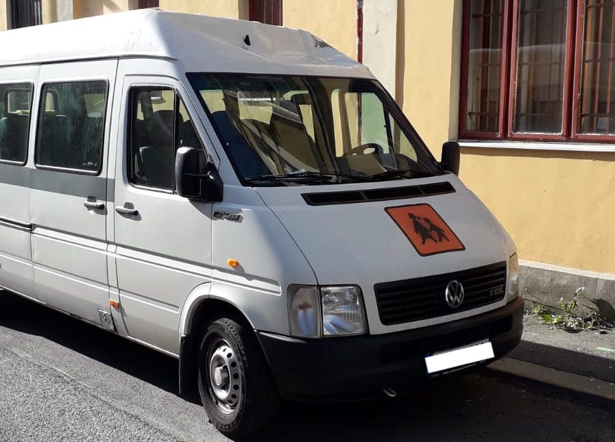 Muž v Liberci přežil pád z dvanácti metrů. Zachránil ho dopad na dodávku