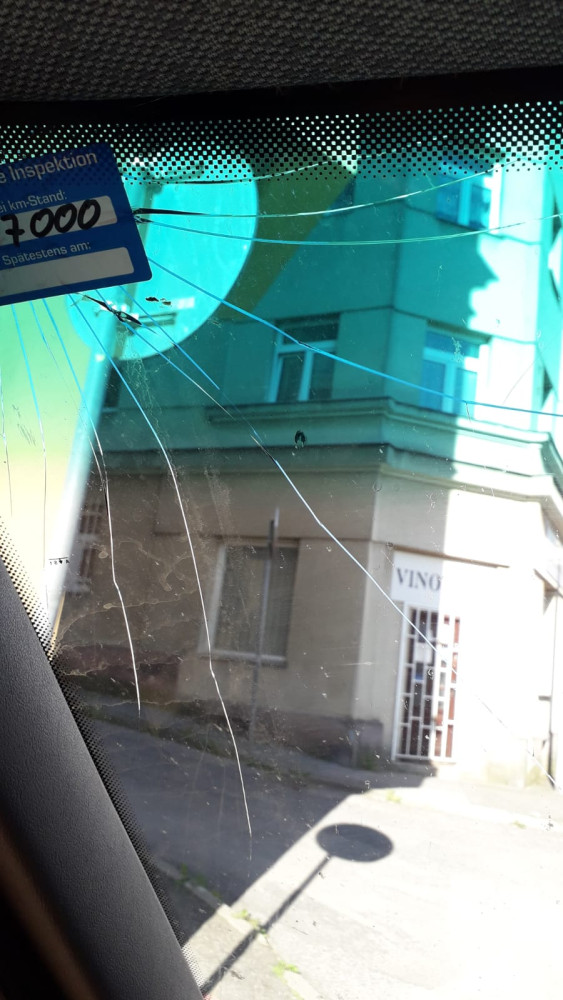 Muž v Liberci přežil pád z dvanácti metrů. Zachránil ho dopad na dodávku