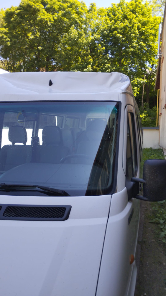 Muž v Liberci přežil pád z dvanácti metrů. Zachránil ho dopad na dodávku