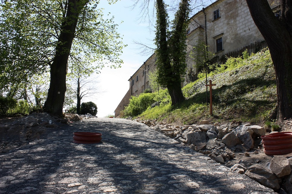 Hlavní přístupová cesta na hrad Grabštejn zůstává uzavřená, dokdy není jasné