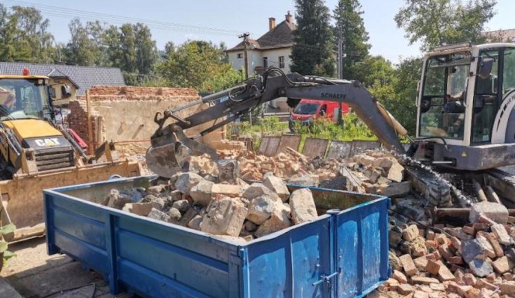 Policisté řeší krádež nákladního kontejneru. Zmizel od domu v Novině