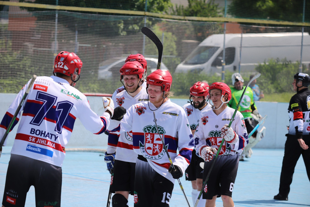 Druholigovými mistry díky drtivé výhře. Hokejbalisté SK Jihlava ovládli rozhodující finálový zápas 11:0