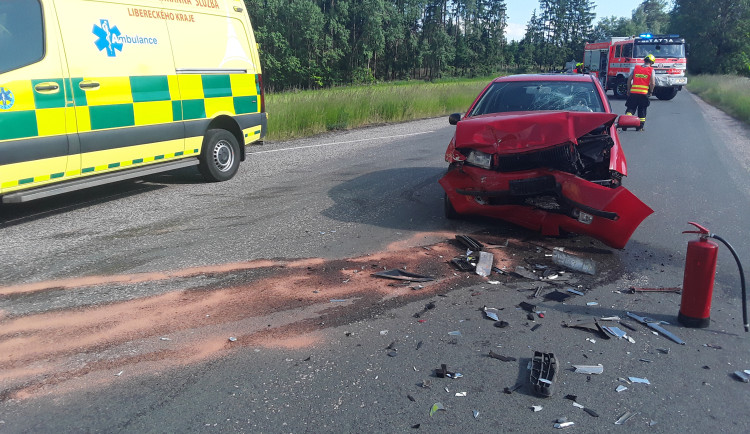 Nehoda dvou osobních aut u Lomnice nad Popelkou si vyžádala zraněné