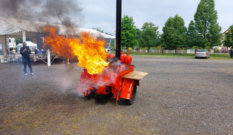 Ostrý zásah na hasičských slavnostech v Zákupech. Jednomu z týmů hořela polní kuchyně