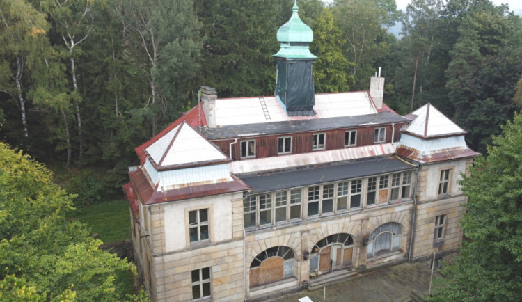 Lesní vila je opět na prodej. Hoteliér Pytloun se chce soustředit na jiné projekty