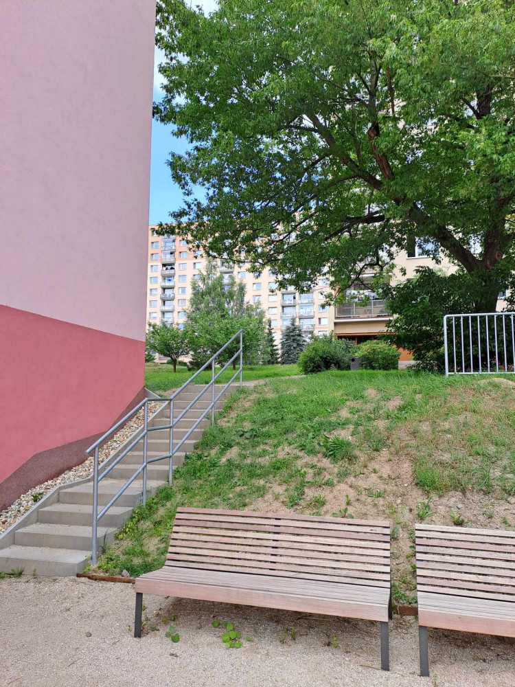 Lidem v Rychtářské se nelíbí úpravy sídliště. Podle nich jsou nedotažené