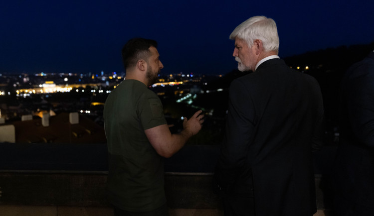 Ukrajinský prezident Volodymyr Zelenskyj měl pozvání do Prahy prakticky od začátku války na Ukrajině.