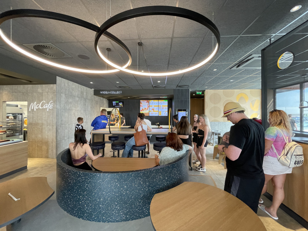 Znojmo zachvátila fastfoodová horečka. Ve městě otevřel první McDonald's