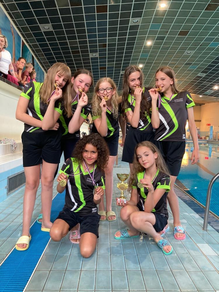 Zlatá tečka za náročnou sezonou. Olomoucké akvabely se vyznamenaly na domácím závodě