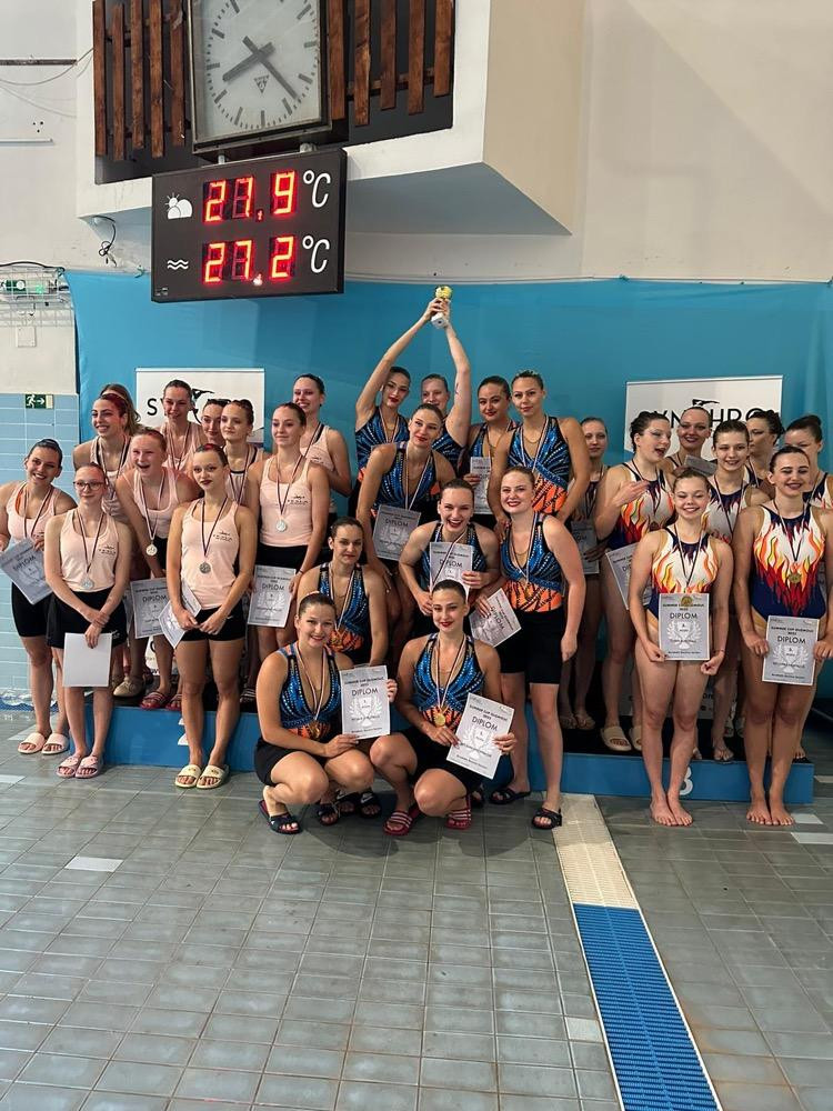 Zlatá tečka za náročnou sezonou. Olomoucké akvabely se vyznamenaly na domácím závodě